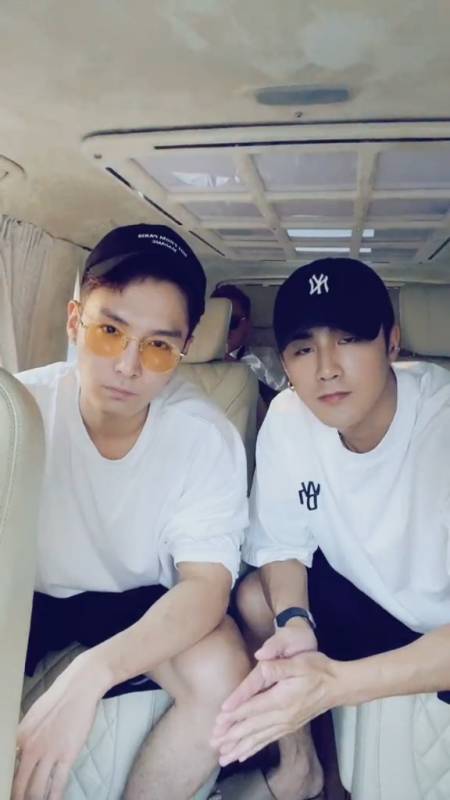 盛一伦姜潮两个大男人在车里跳卡点舞