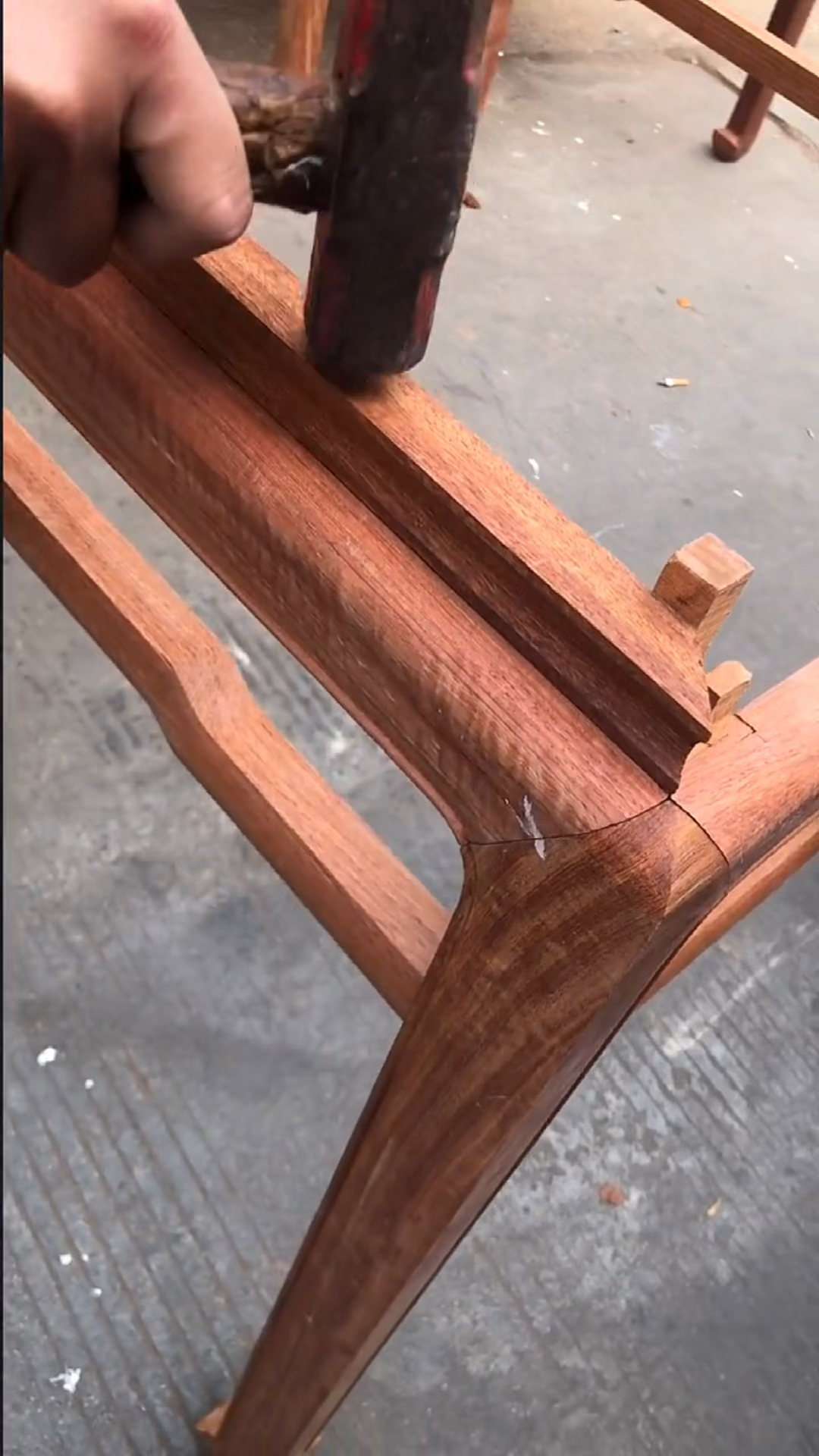 榫卯传承千年的榫卯结构红木八仙桌纯榫卯工艺制作榫卯结合严丝合缝