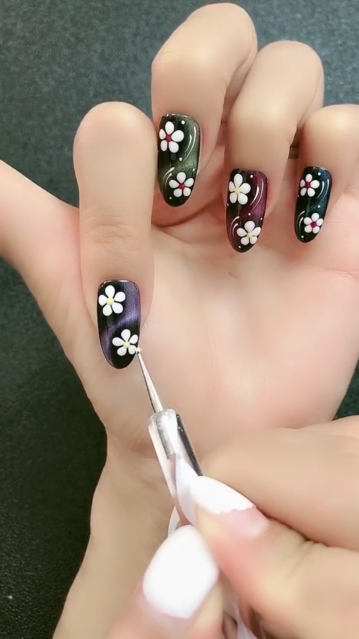 满手点珠笔小花花