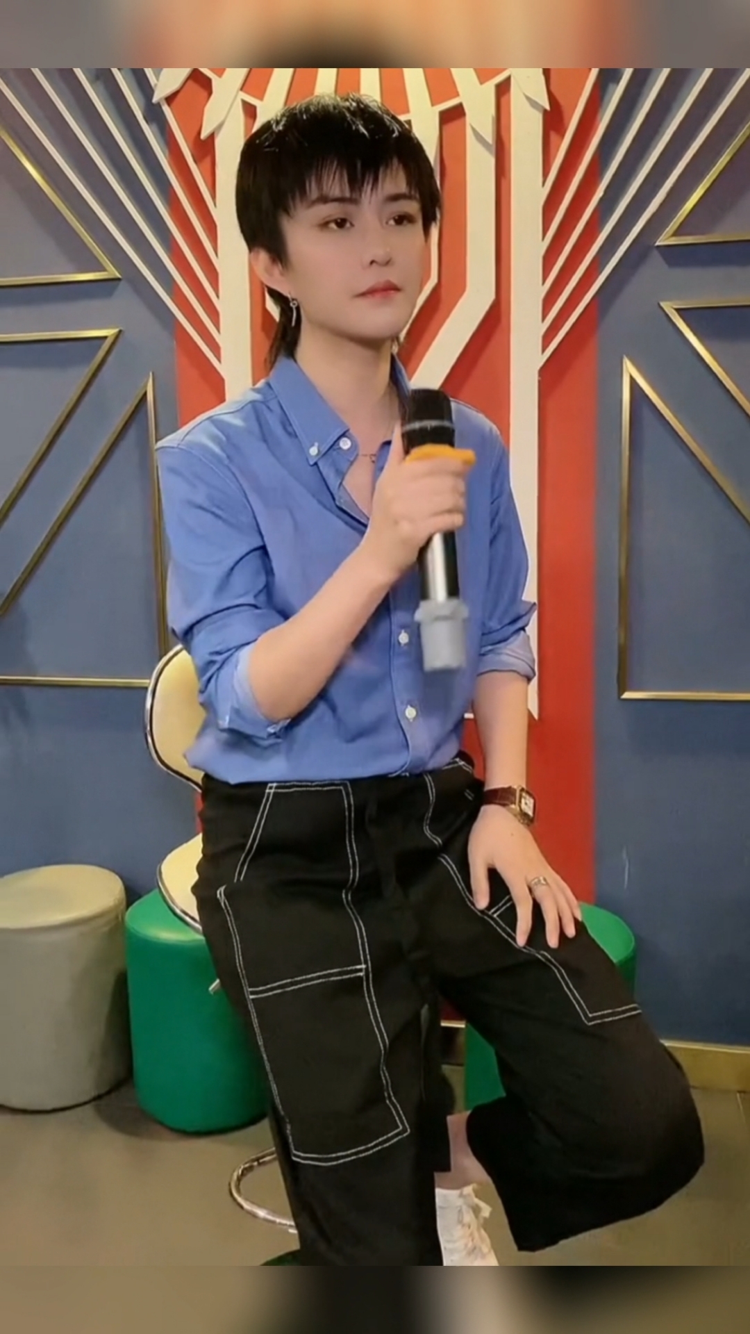 翻唱英雄泪演唱潘倩倩