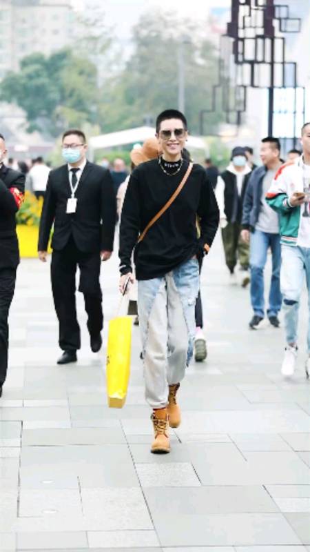 街拍帅气阳光的玉总太喜欢了