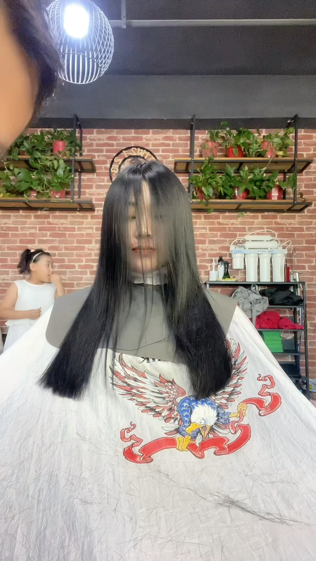 发型最新阶梯式发型特别修饰脸型的发型