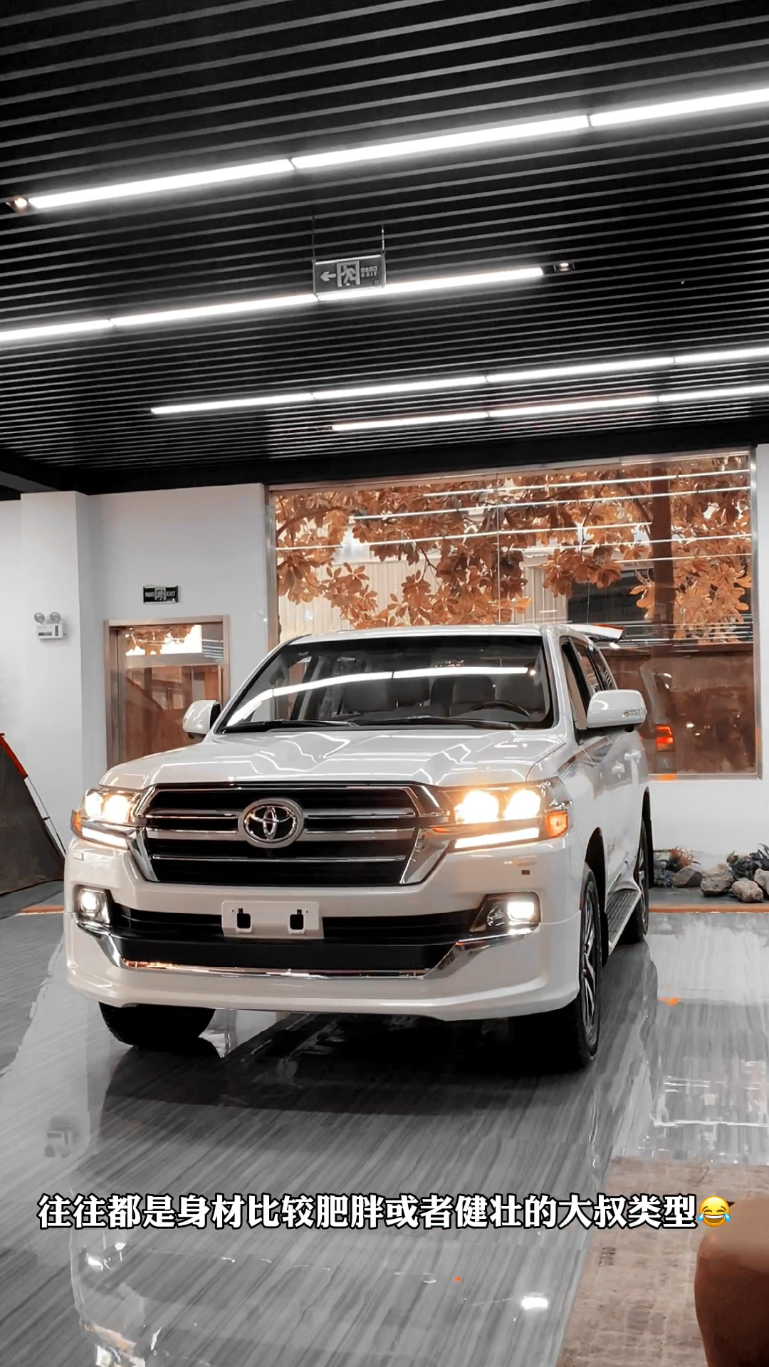 汽车那些事#中马房车汇实拍兰德酷路泽,全尺寸霸气侧露,彰显越野驼哌