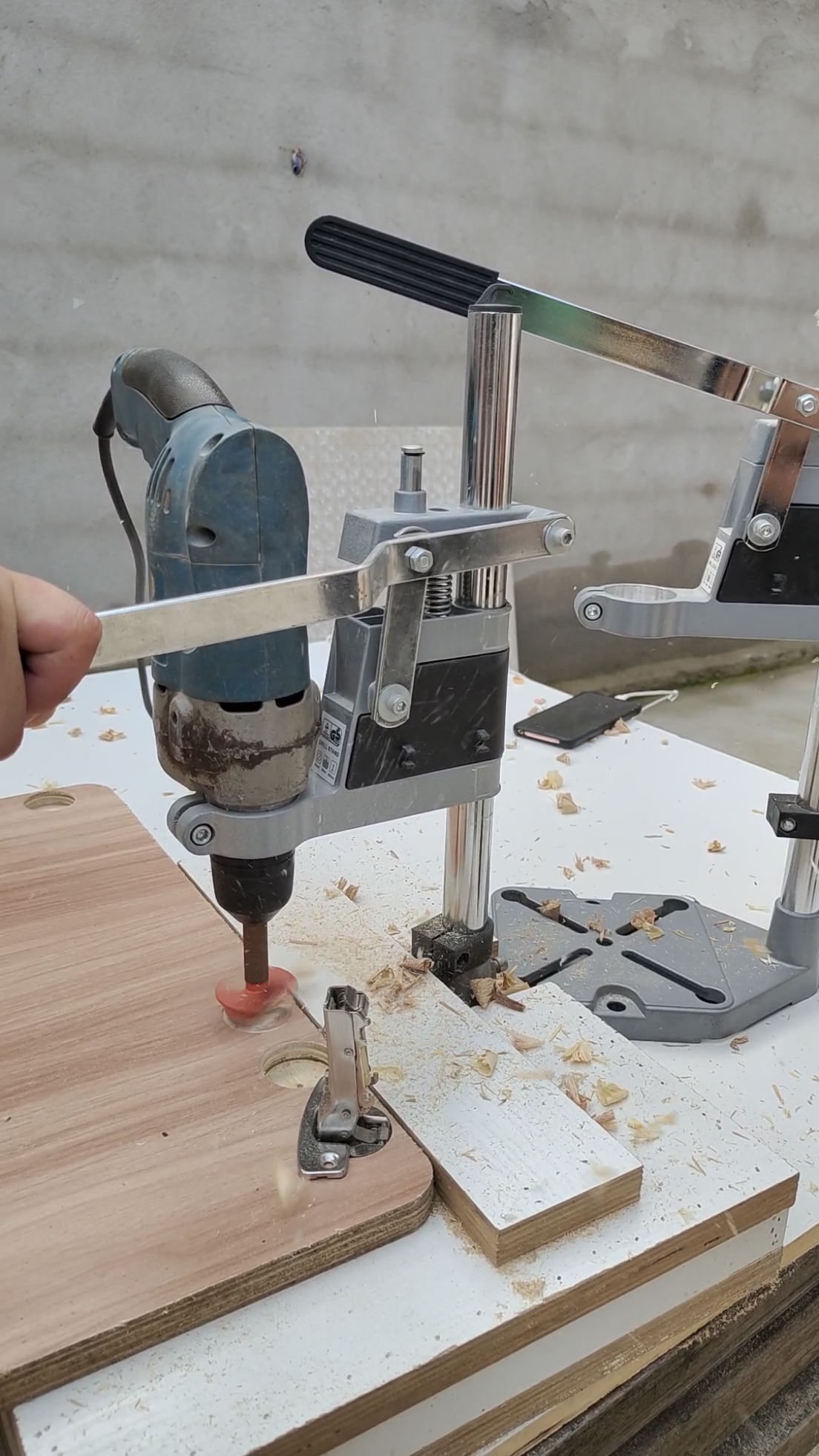 装修那些事儿#手电钻秒变小台钻