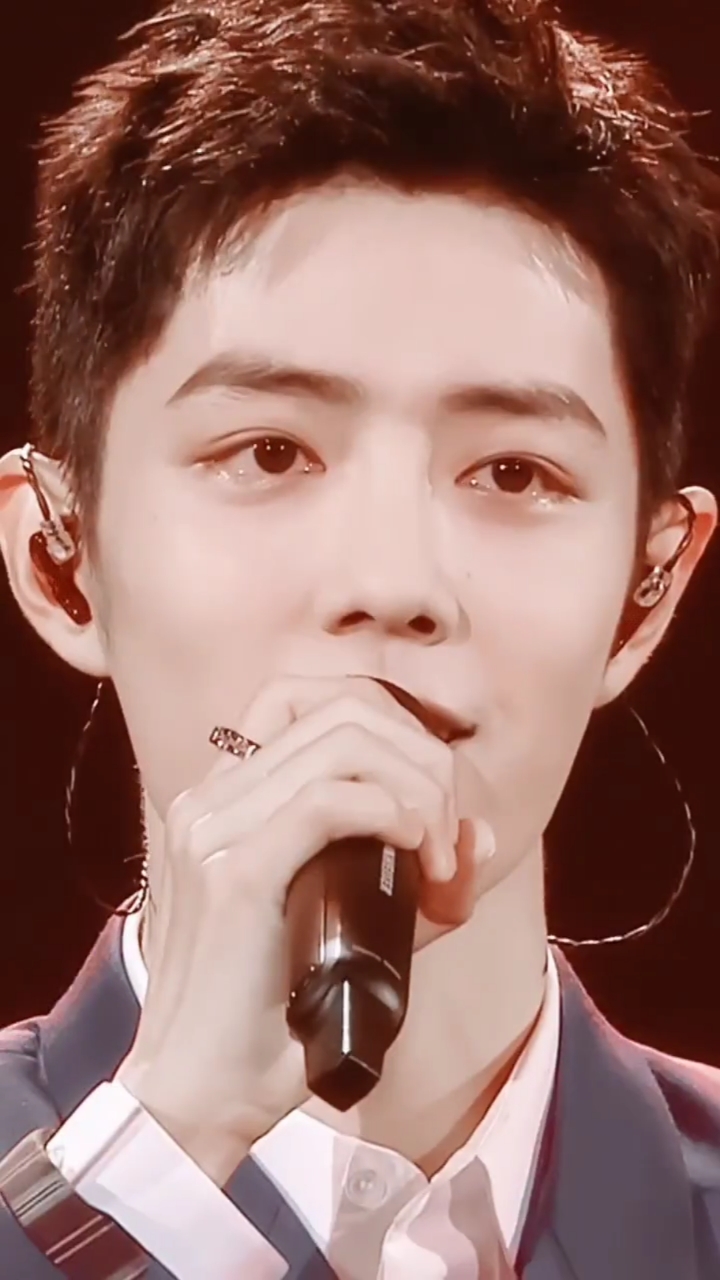 肖战#这几个怼脸拍镜头我可以每天看上千遍,治愈系笑容