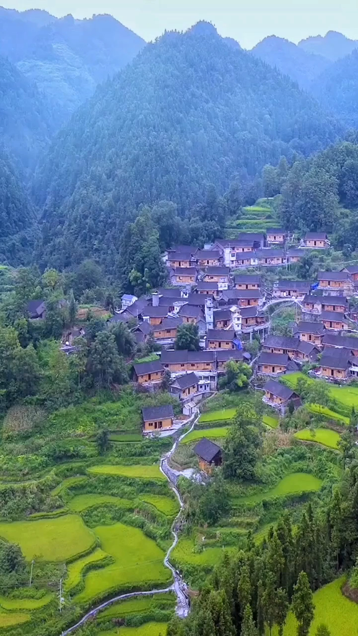 农村生活大山里的美