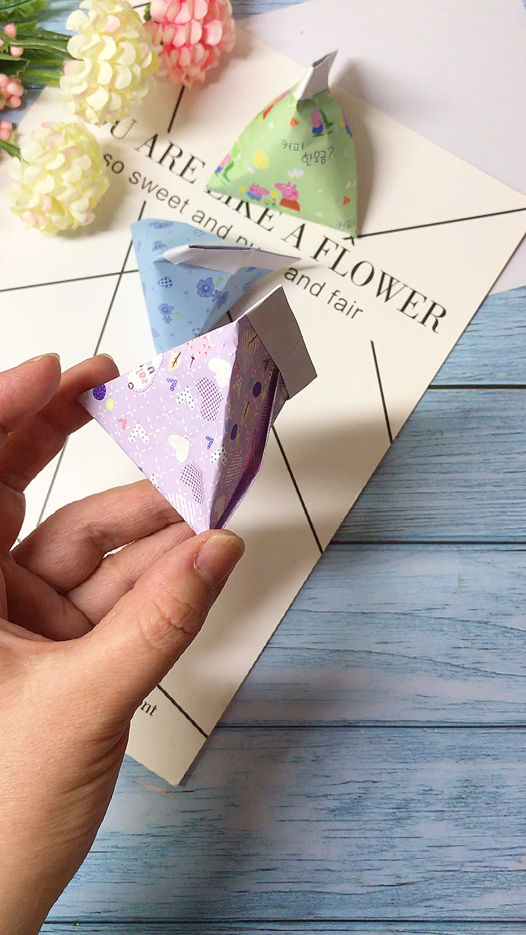 手工折纸#不用胶水做个超简单的三角盲盒-度小视