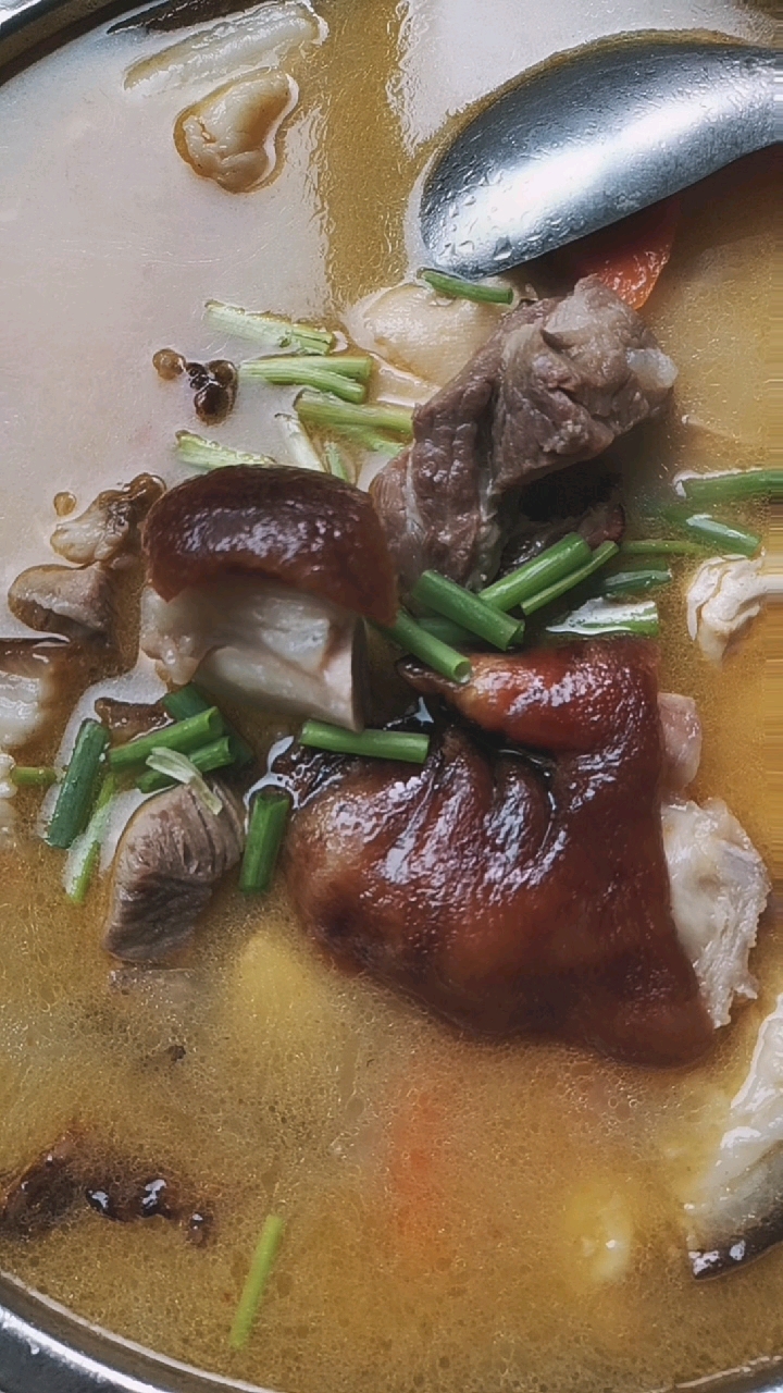 音为有你#腊猪脚炖胡萝卜!
