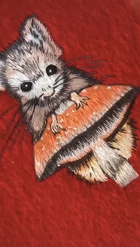 苏绣#苏绣,刺绣老鼠,灰溜溜地东窜西窜,胆小谨慎!