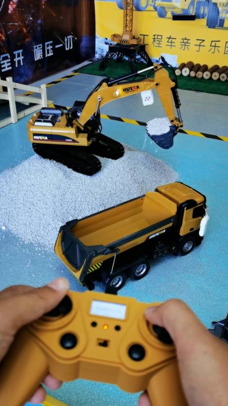 工程车亲子乐园#这个工程车玩具不错,我想去广场夜市做个工程车亲子