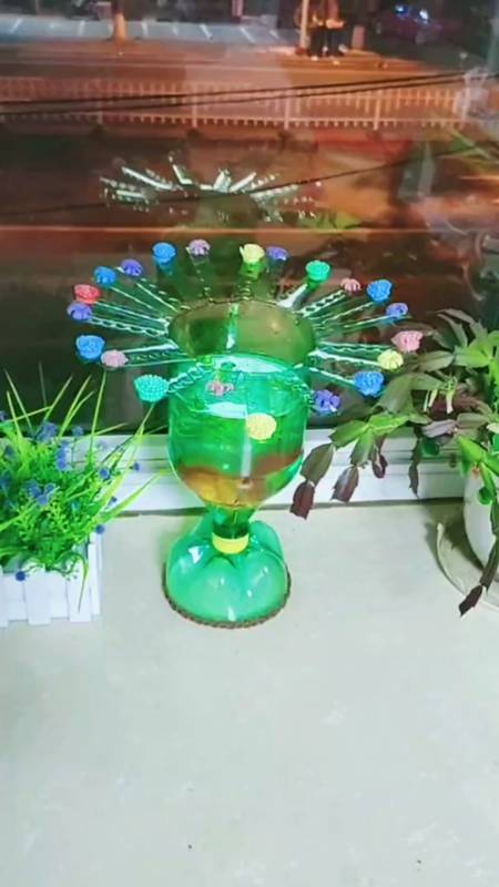 变废为宝#雪碧瓶子这样剪一下,秒变漂亮小鱼缸,美美哒!