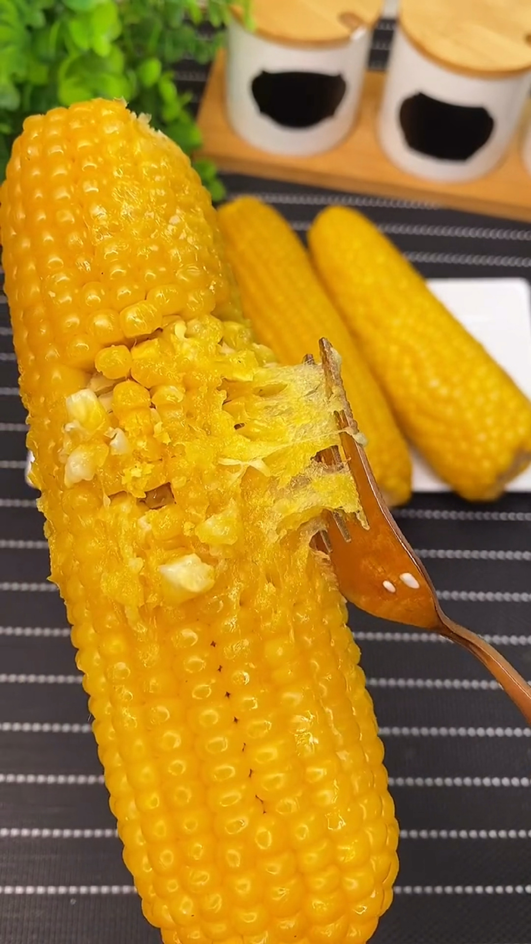 再不减肥就晚了#香甜软糯会拉丝的东北玉米,真的太好吃了.