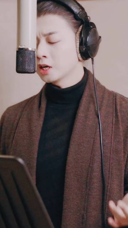 霍尊遇萤翻唱挑战,与你相遇在每一个梦里