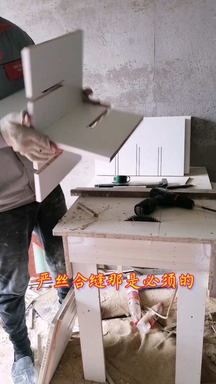 全民最牛手艺人#酒格制作第一步,下料下料进行中!