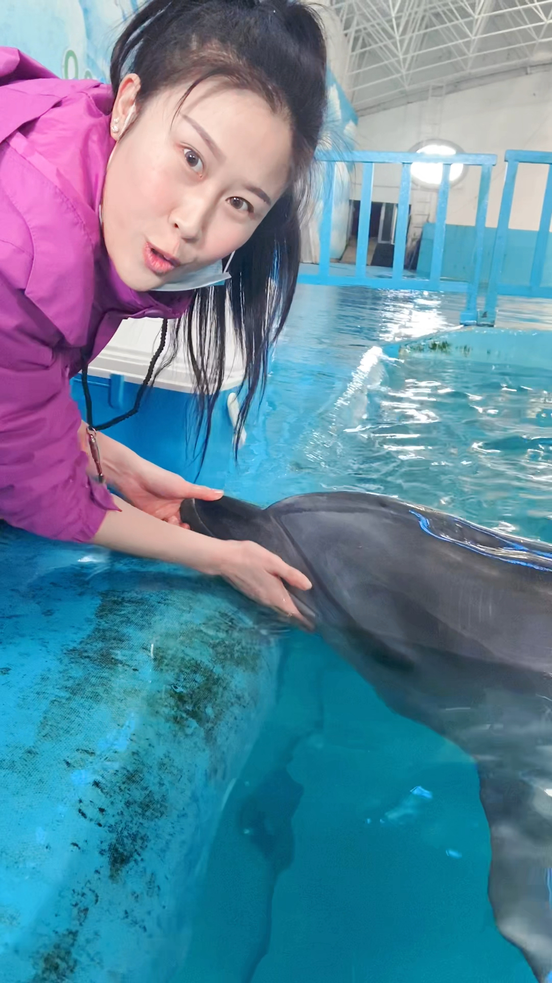 家有萌宠小姐姐要给大家介绍一下海豚宝宝的眼睛