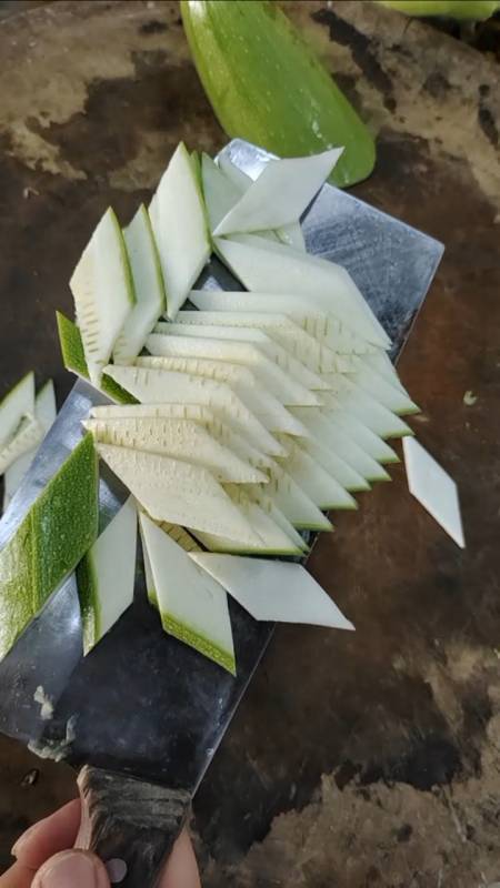 酒店大厨教你大角瓜小菱形片的切法