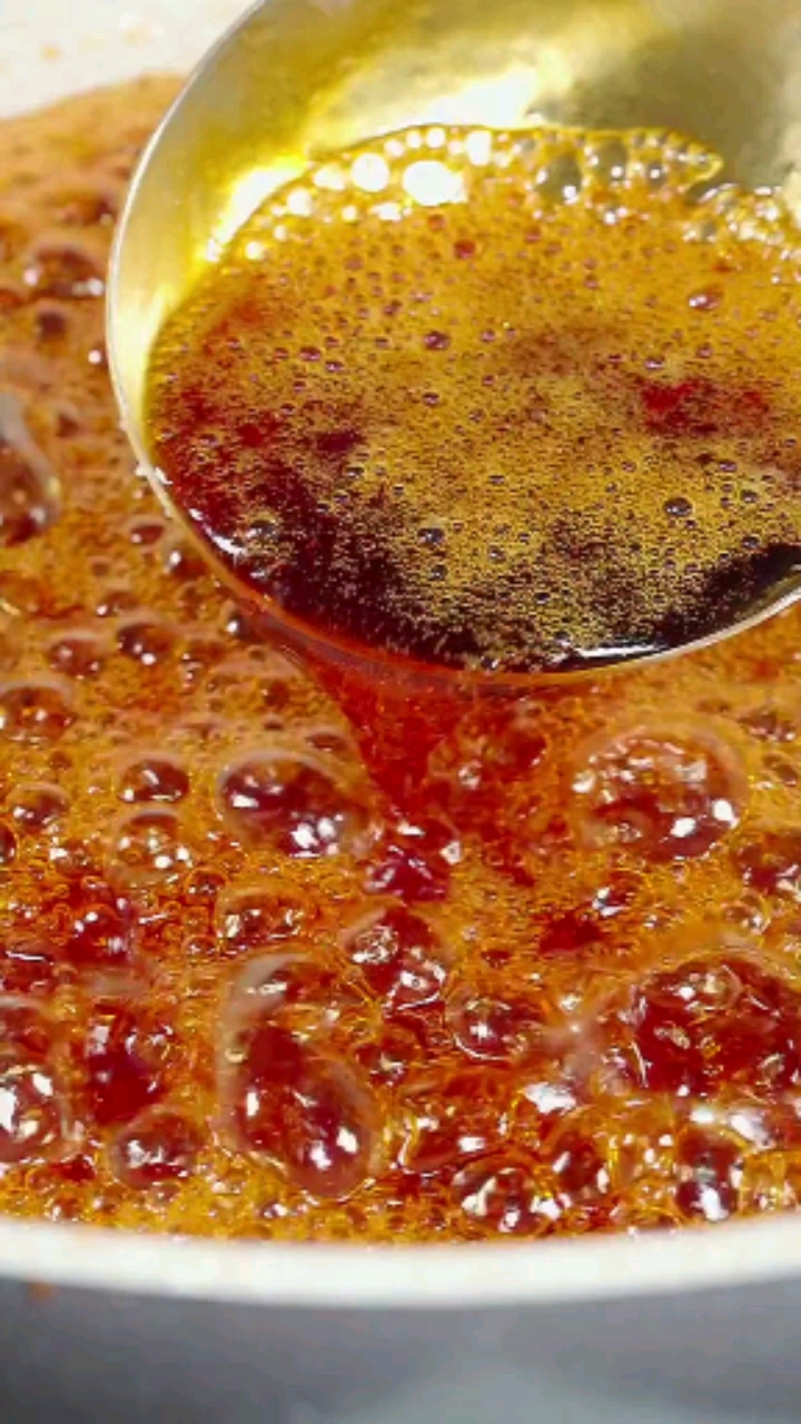 炒糖色你们是用油还是用水?看完我的视频你就知道正确方法了.