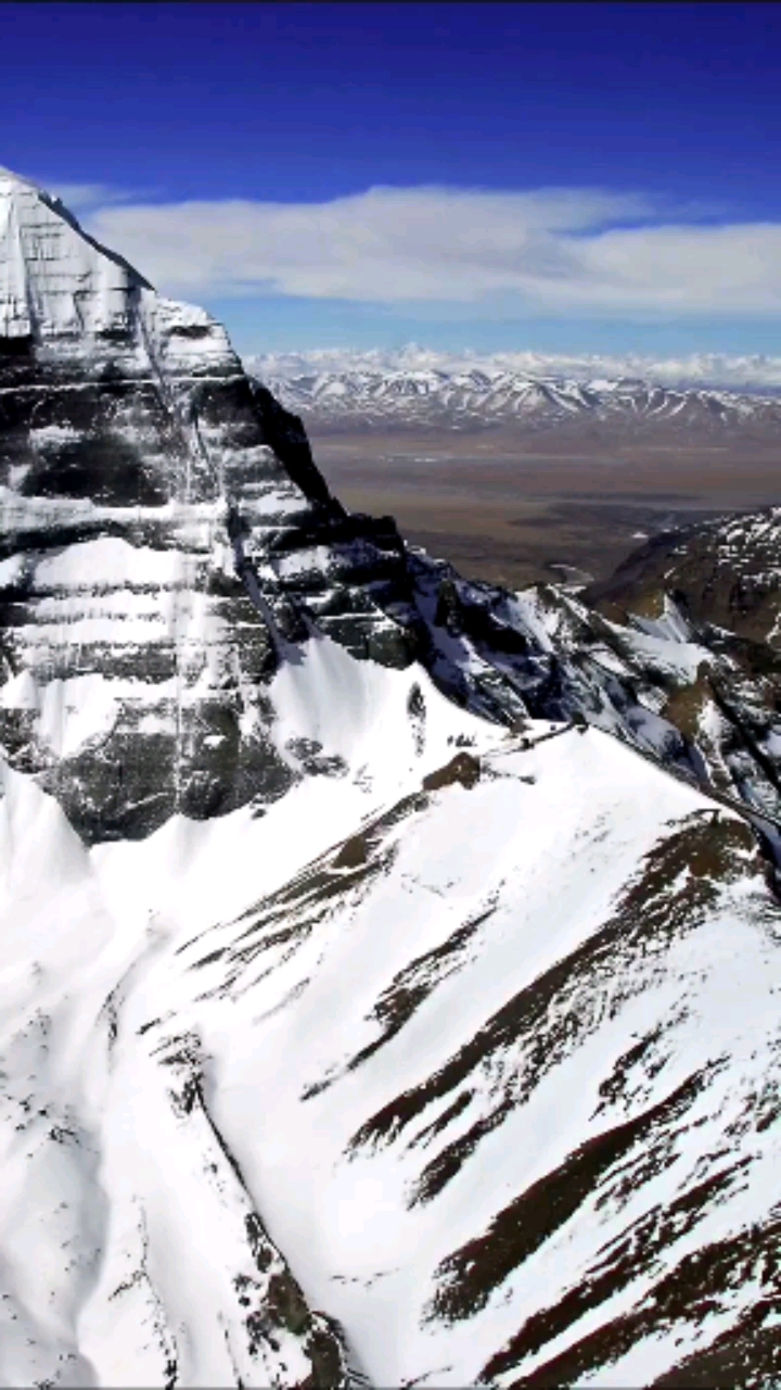 西藏冈仁波齐是世界公认的神山,海拔6638米,从未有人攀爬到顶,被称为