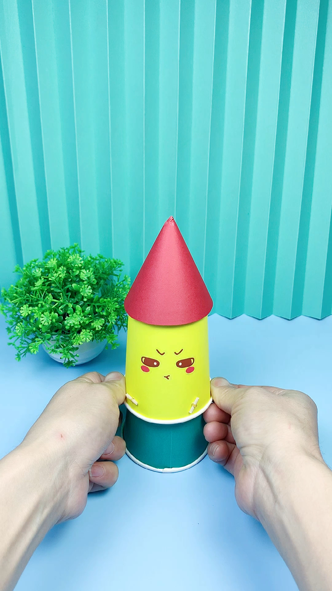 手工制作喝完的一次性纸杯不要丢哦拿来做个好玩的火箭发射器