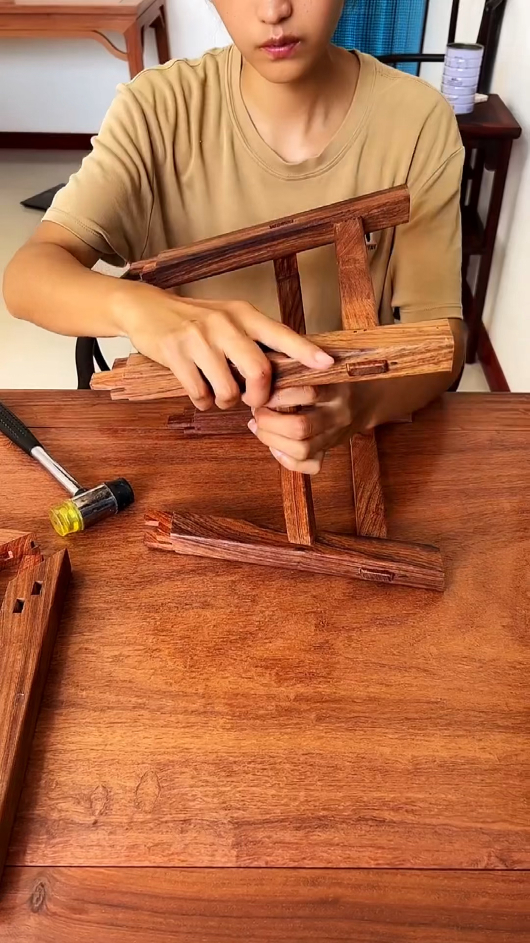 纯榫卯结构制作的小方凳不仅牢固而且耐用