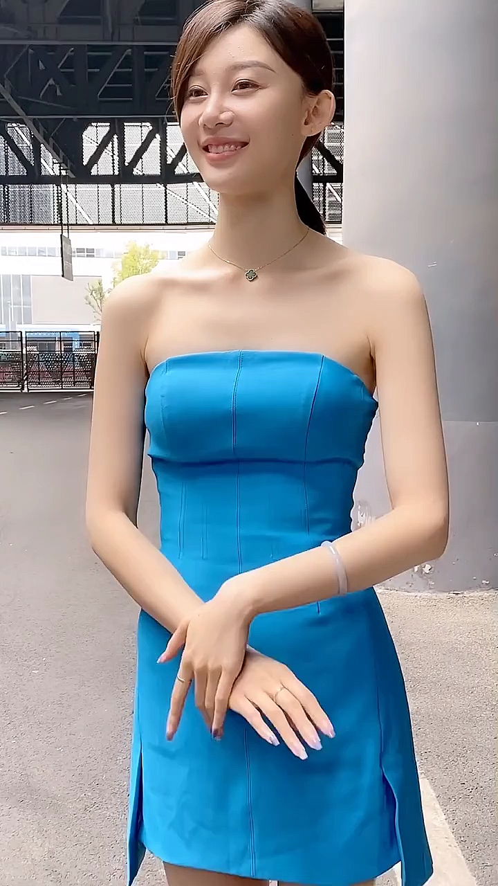 我要上热门#张芮尔车模双击关注