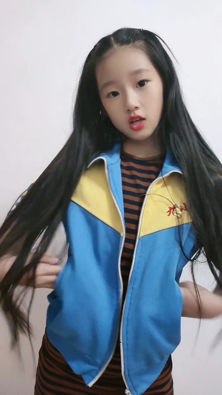 校服长发小美女