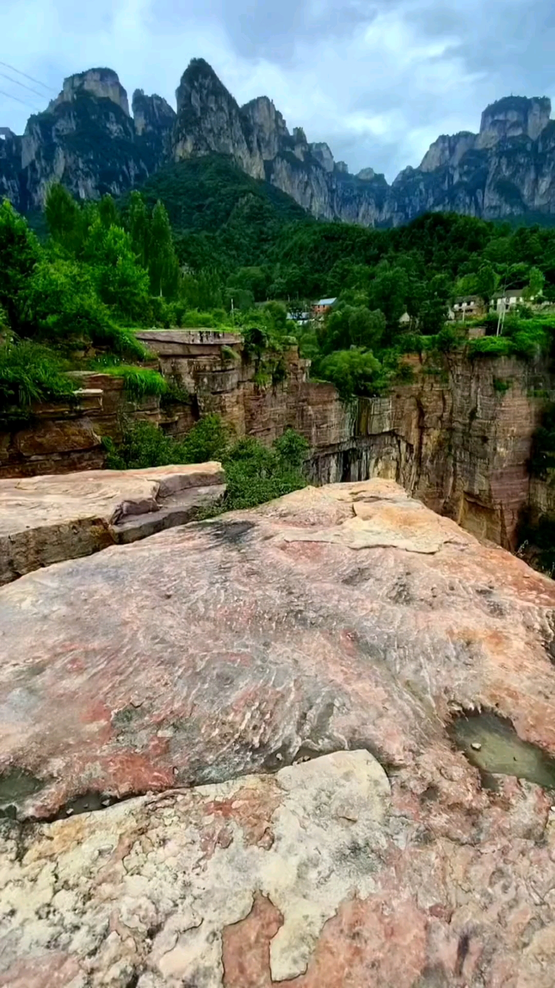 新乡:轿顶山风景区