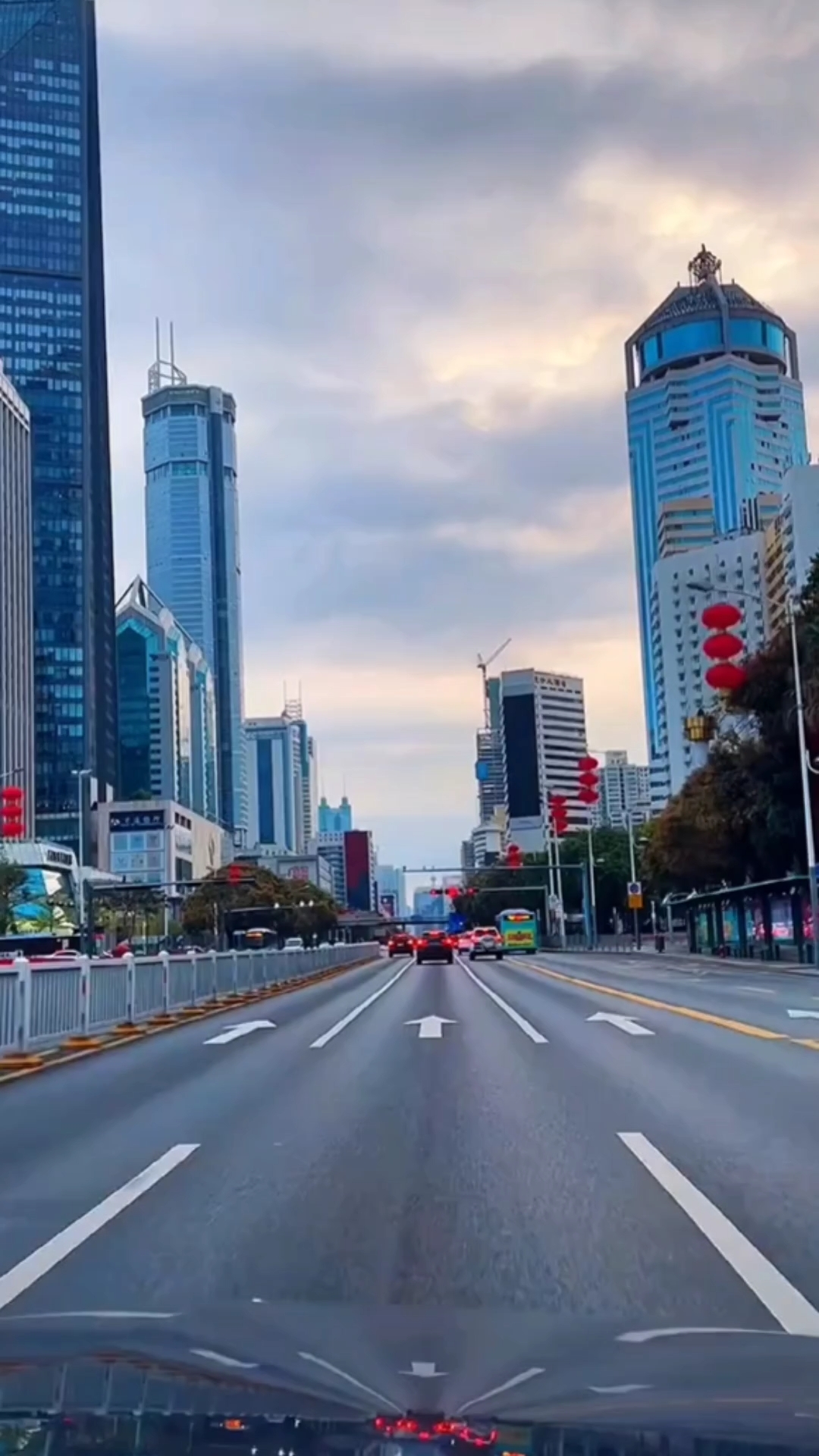 深圳南路,高楼大厦