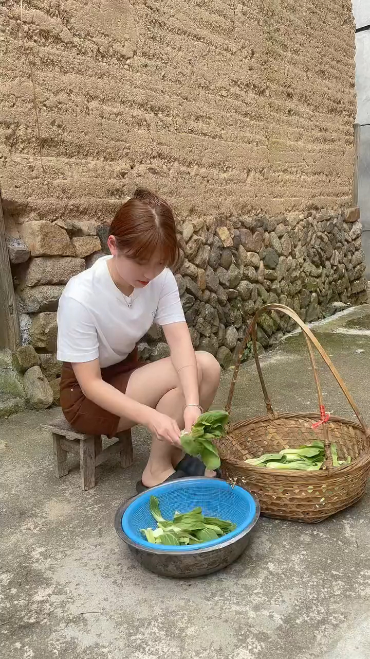 找老婆不要找农村的,穿的土里土气,不会化妆,还不会打扮,带出去都没