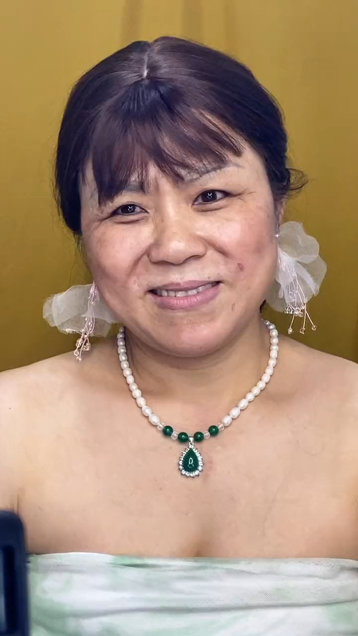 又丑又老的阿姨,化妆后也可以这么美-度小视