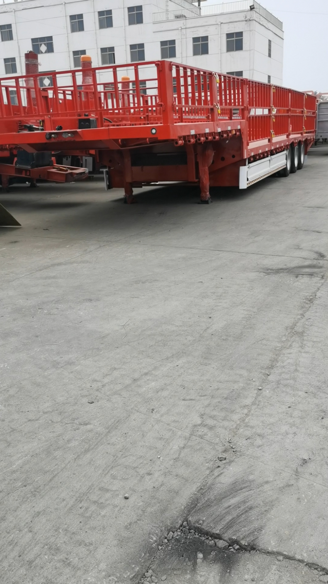 13.75米低平板半挂车加高花栏