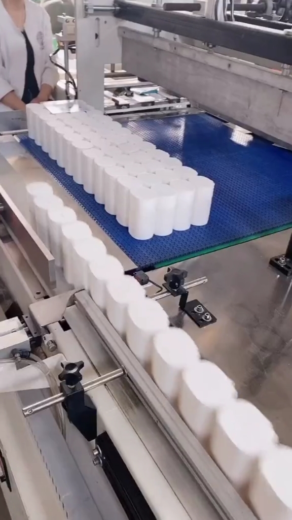 卫生纸流水线,一台机器2个工人,每天生产5吨纸,年收入几十万