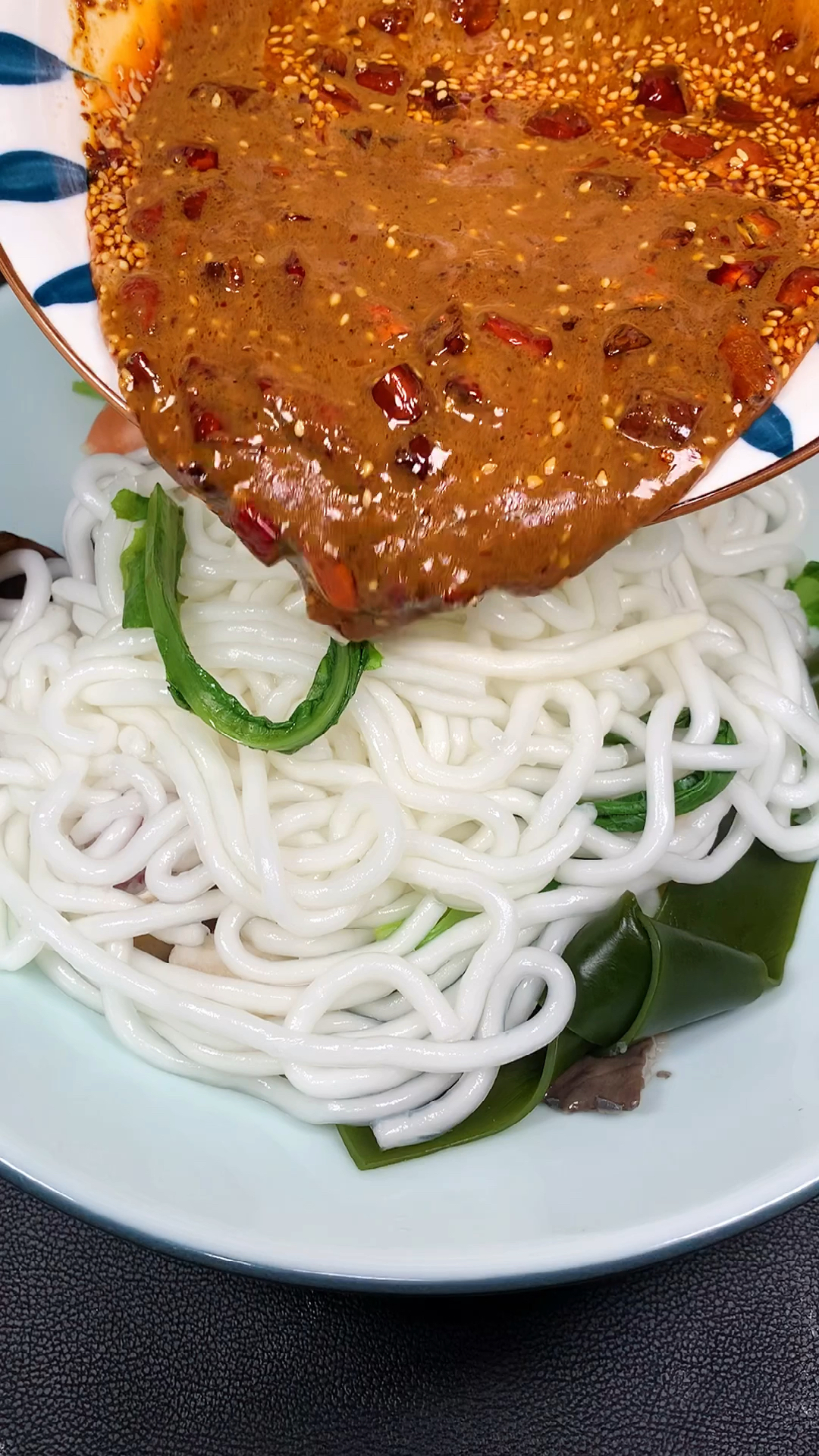 美食土豆粉麻辣拌吃一口就会爱上的味道