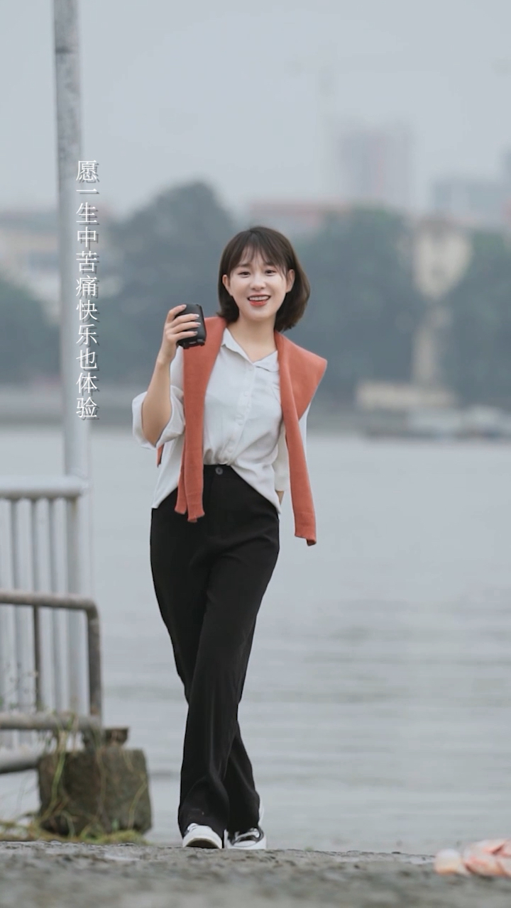 经典粤语歌曲#小阿七《漫步人生路》有音乐在哪里都