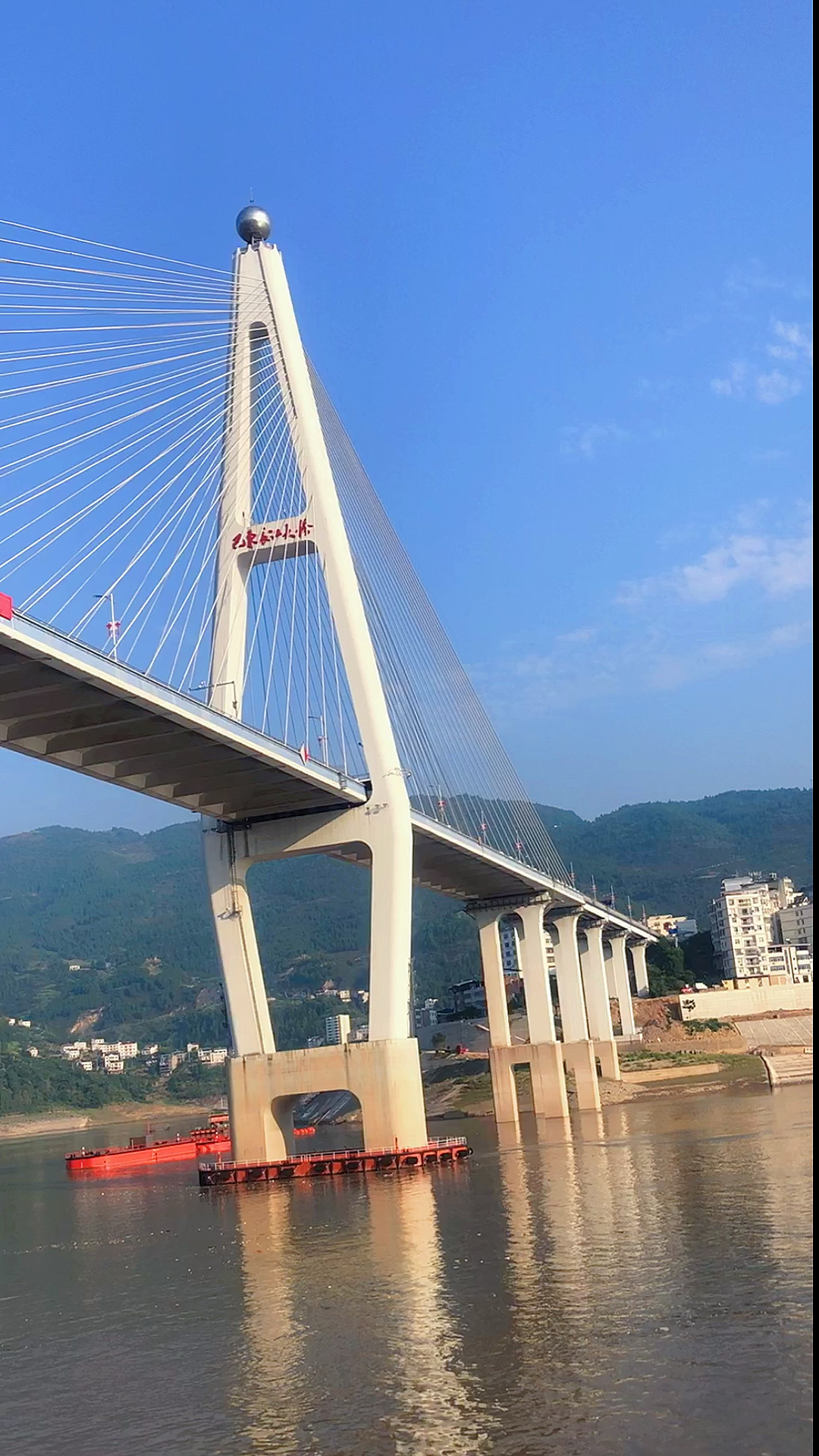 巴东长江大桥,是连接巴东县南北两岸的重要唯一陆上通道