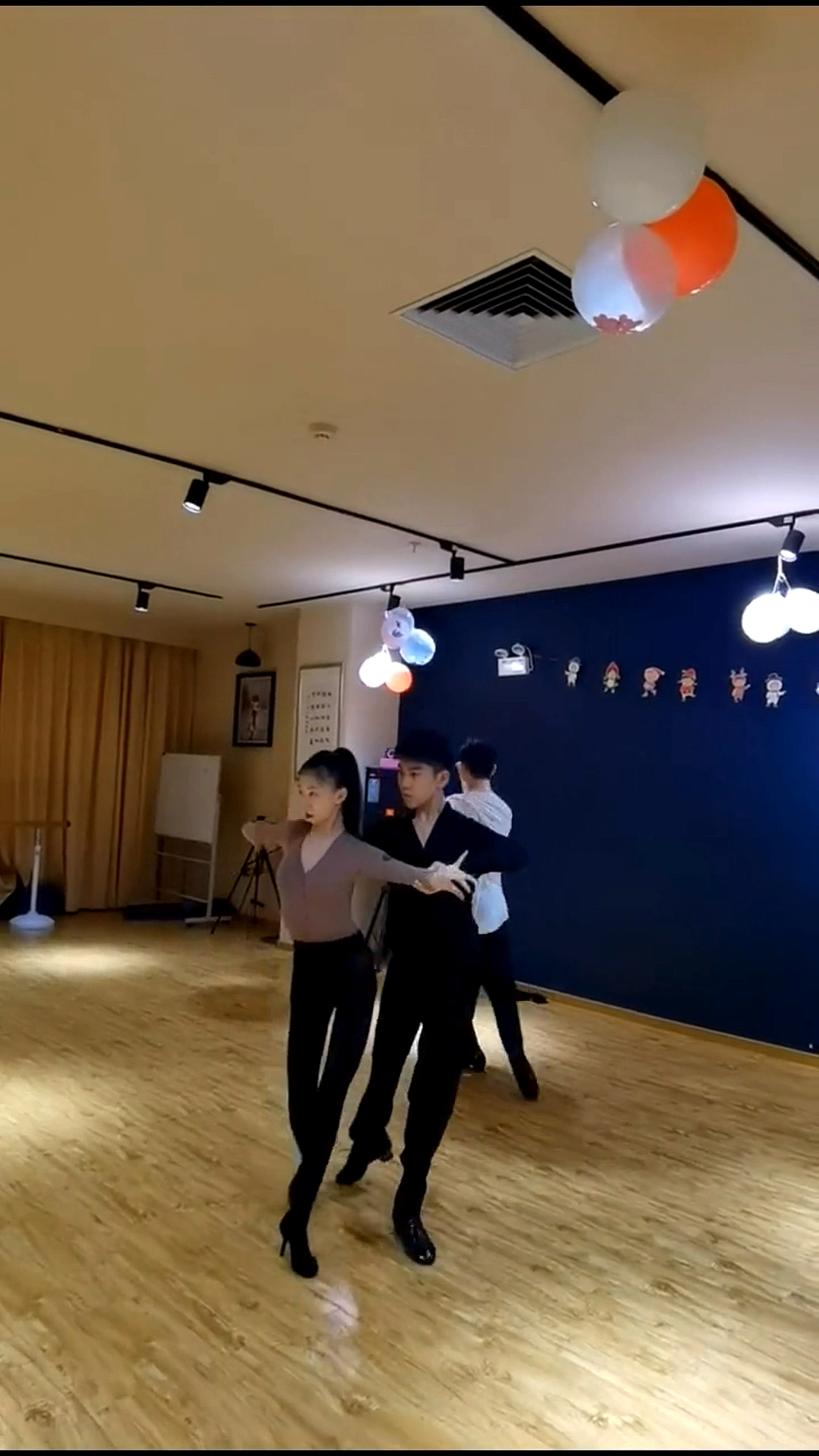 拉丁舞女大十八变小仙女李茉晗的蜕变曾经的小女孩变成优雅自信的公主