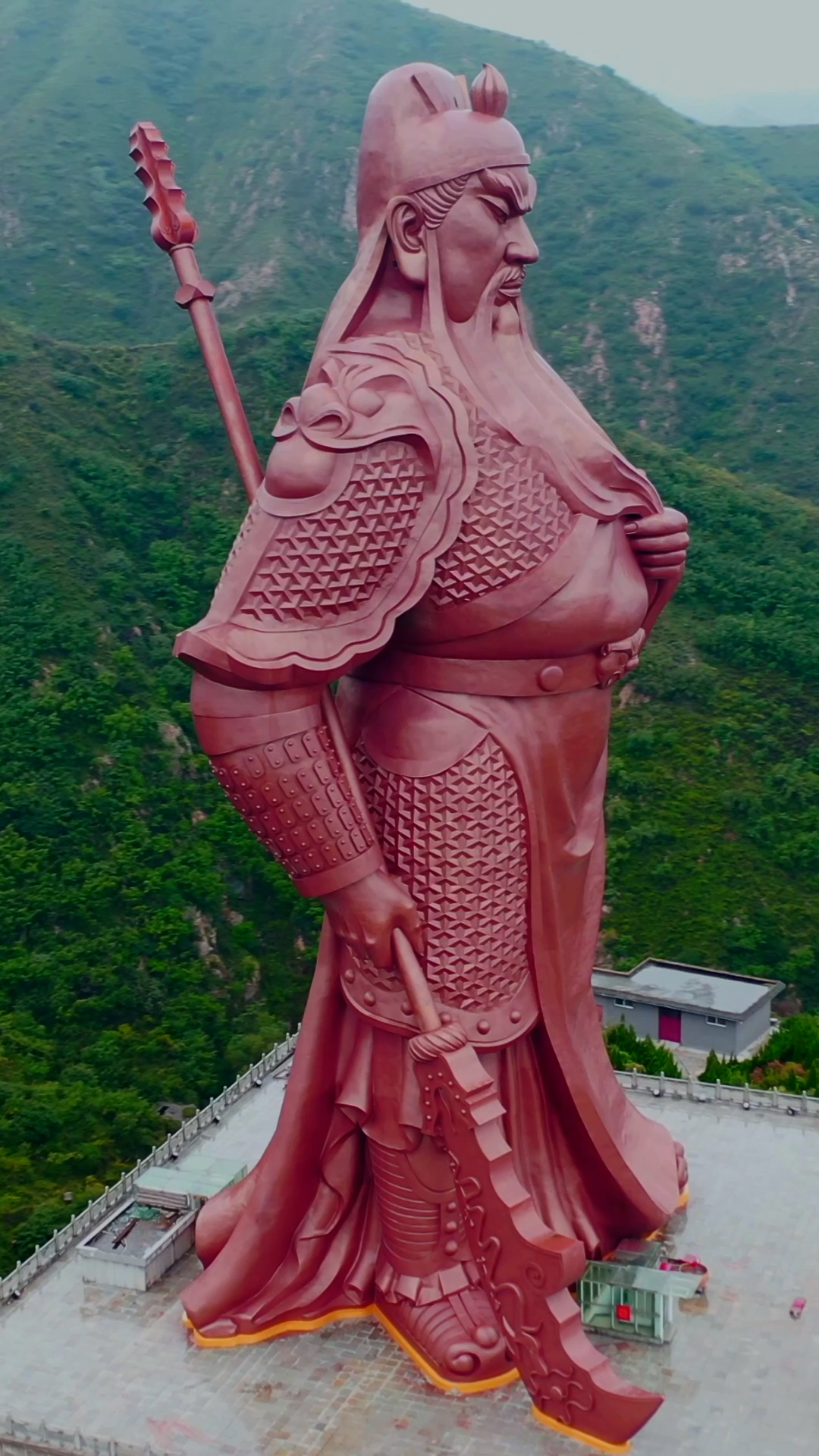 世界最大关公铜像坐落于运城中条山上耗资2亿建造