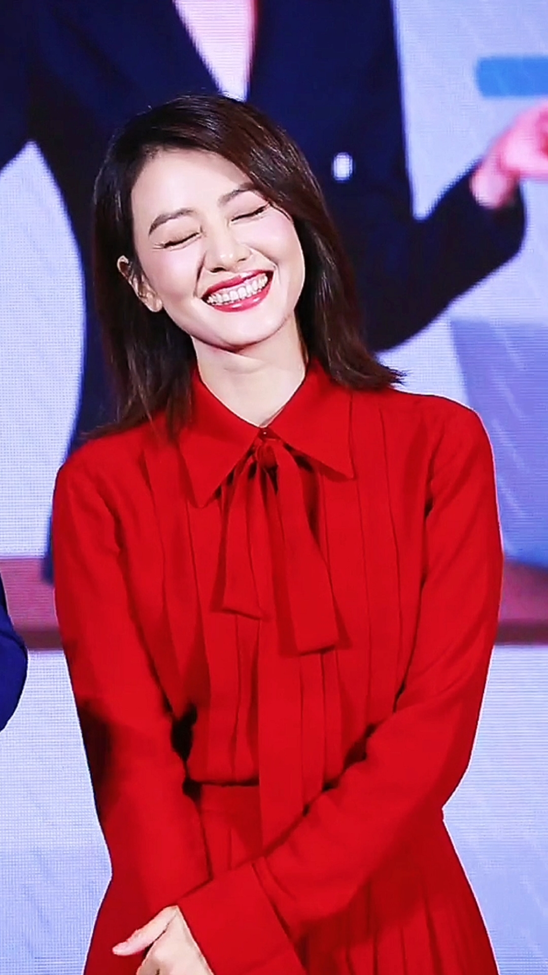 娱乐圈明星大侦探不老女神高圆圆笑起来没有眼睛了