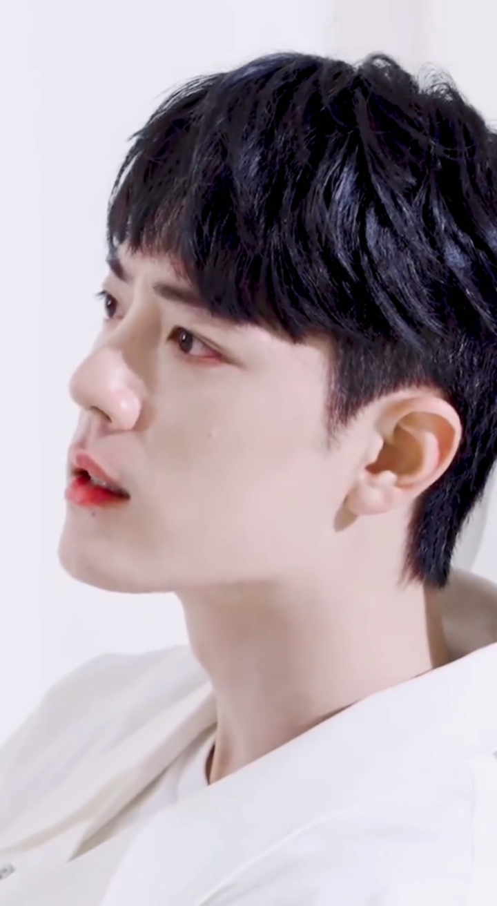 明星#肖战参加活动,来波迷人帅照,样子撩人