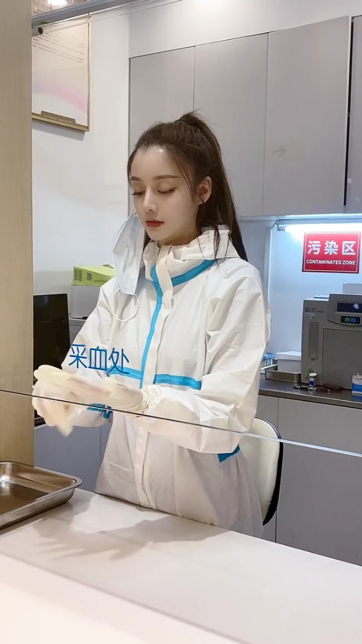 去医院做核酸,碰到美女医生,您会心动吗?,仔细看看,想哪个女明星