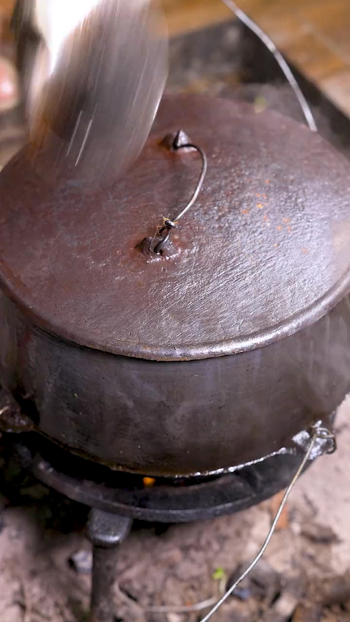 这一鼎罐,总觉得缺点什么,谁能告诉我