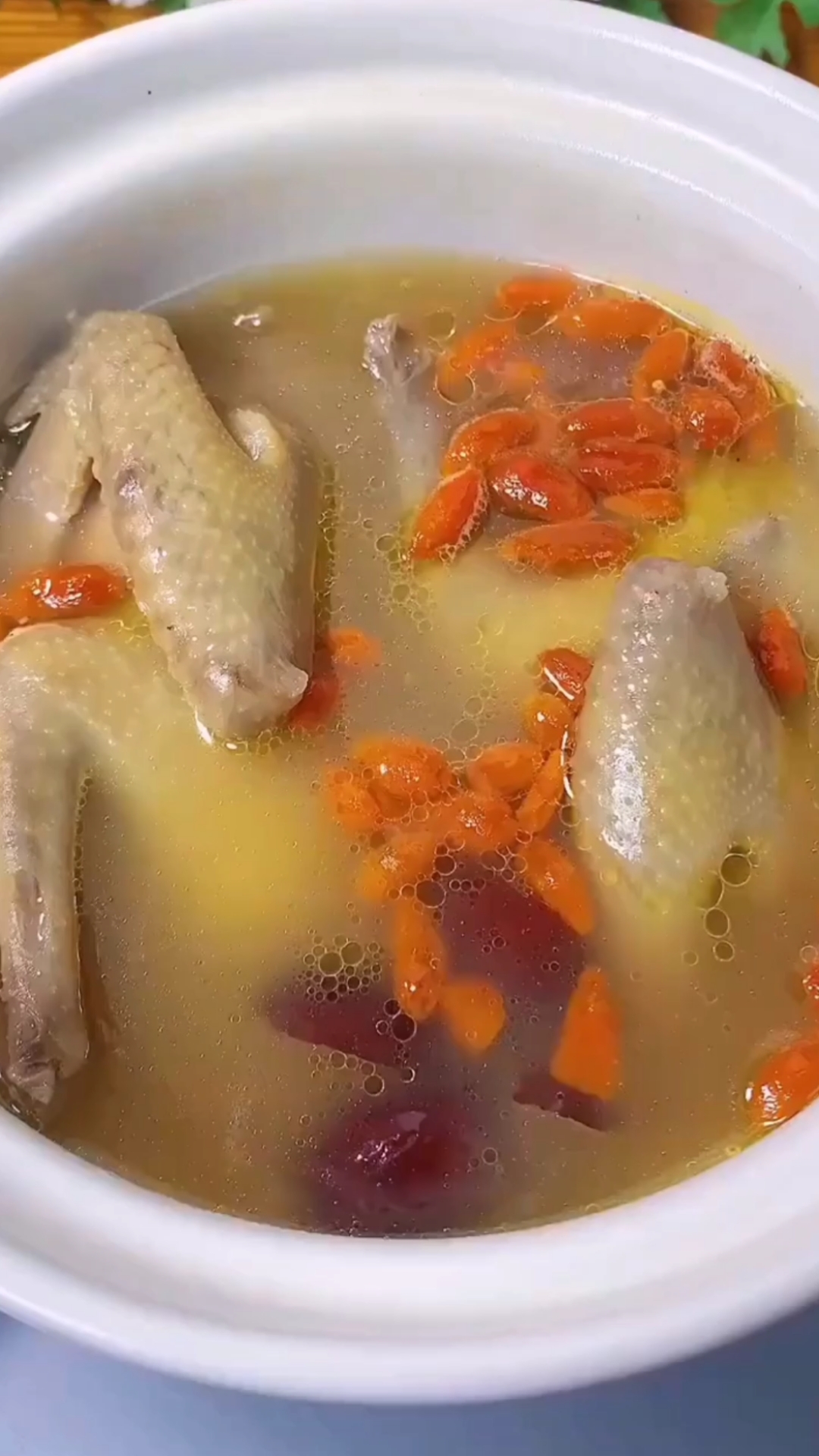 美食#当归老鸽子汤,经常熬夜,手脚冰冷的可以在家里做-度小视