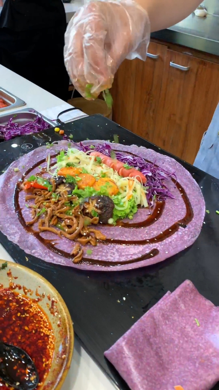 鸭肠卷饼,一个吃饱,太满足了啦