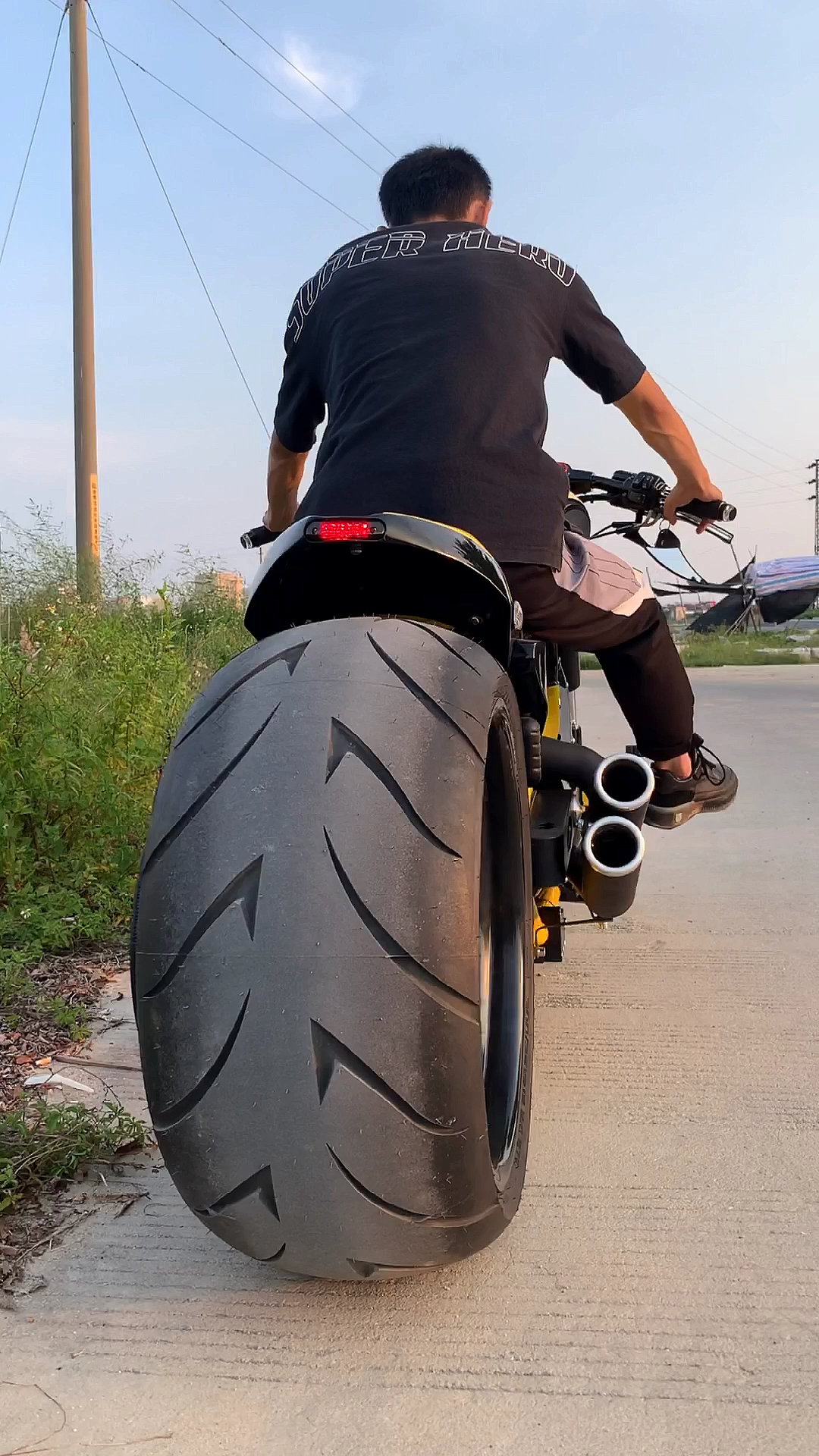 金刚狼_比宽没输过_这大轮胎