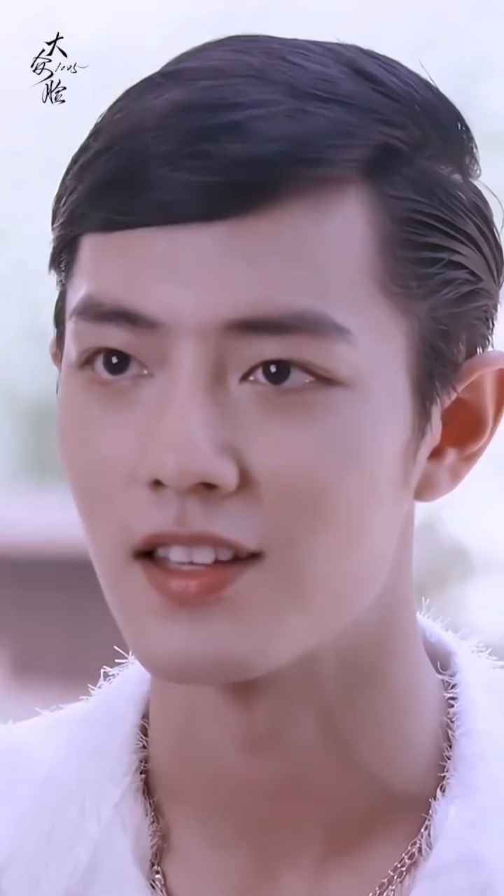 肖战#硬是把这个发型看顺眼了-度小视