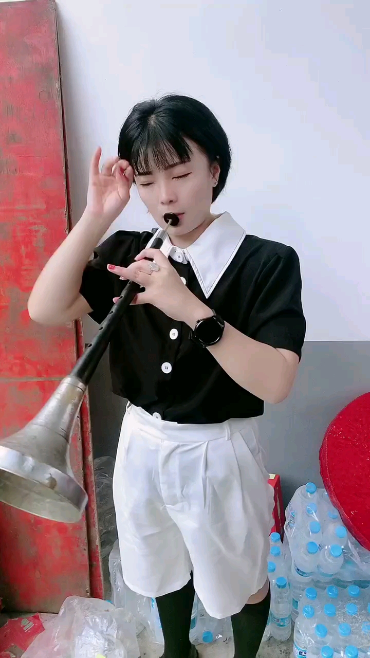 段莎莎不愧是民间年轻的唢呐女高手