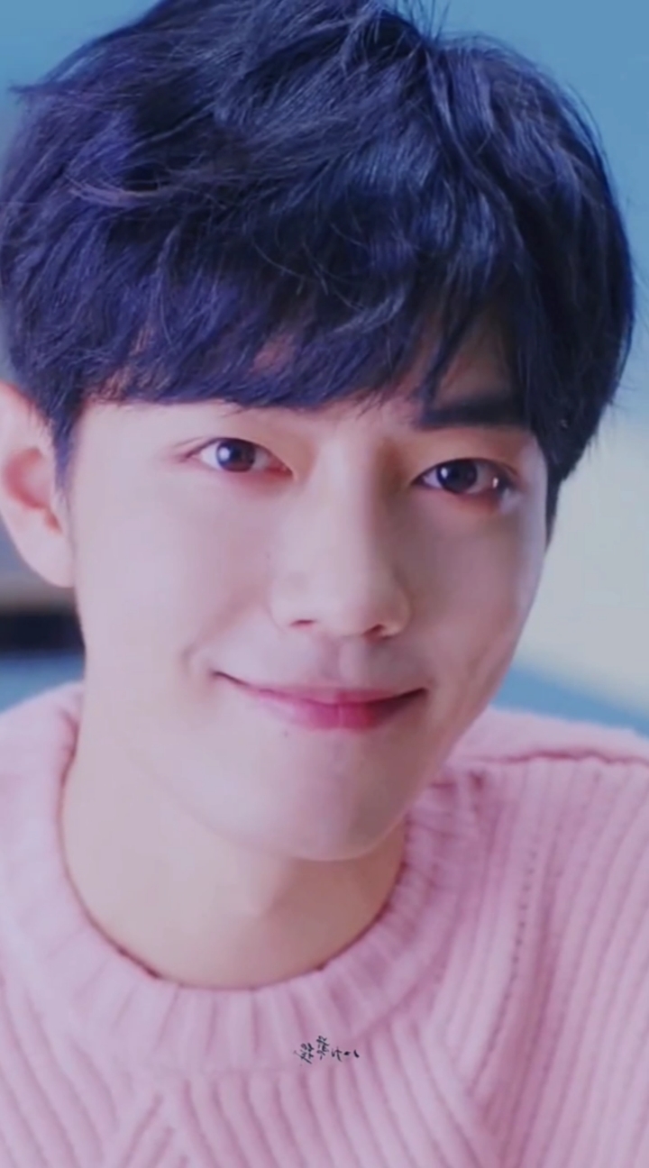 明星#肖战参加活动,来波迷人微笑,心动了吗