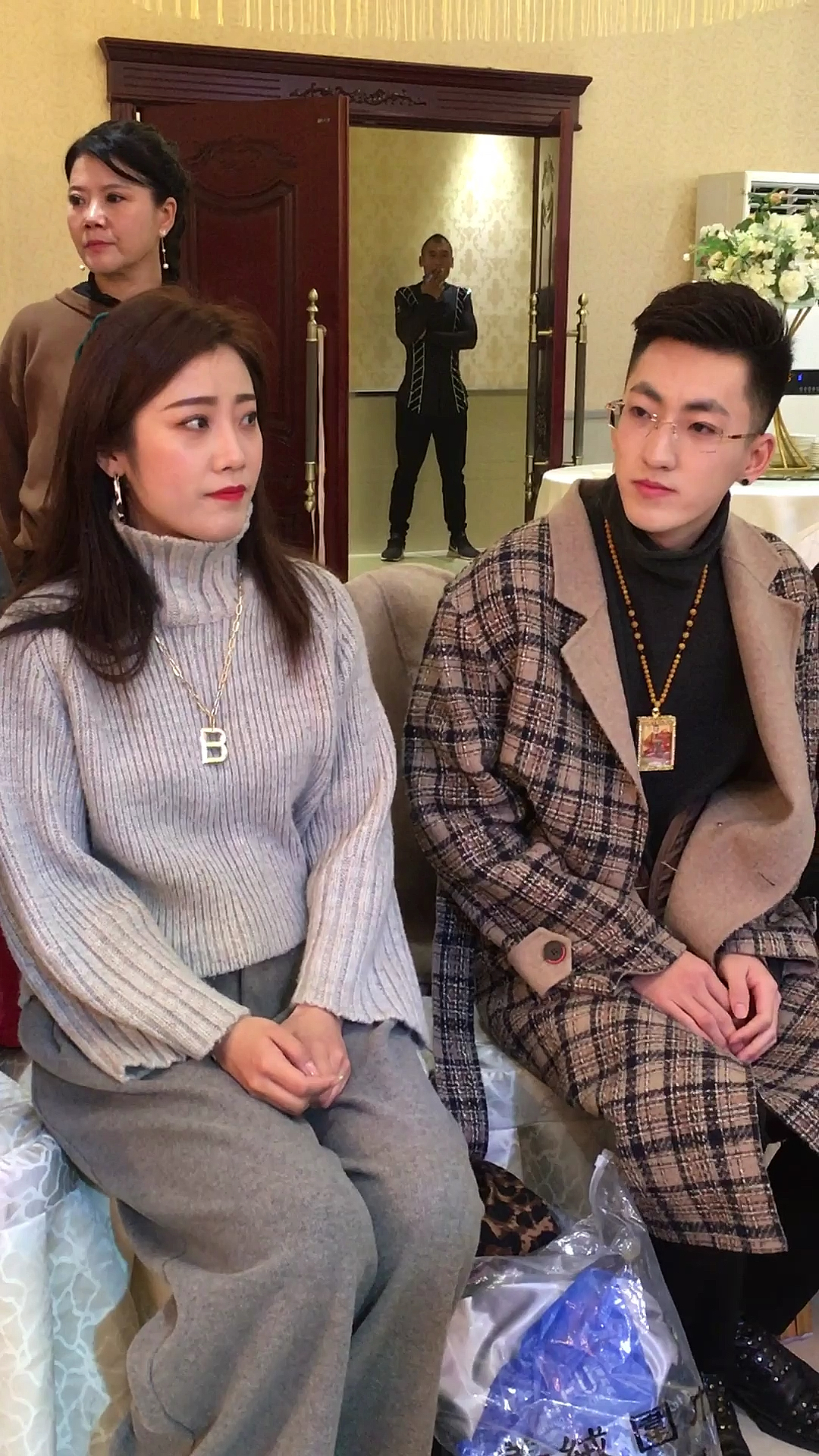 街拍最美笑容#果果和不不