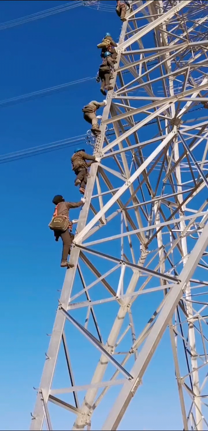 为了万家灯火,电力工人太辛苦了!一定要注意安全!