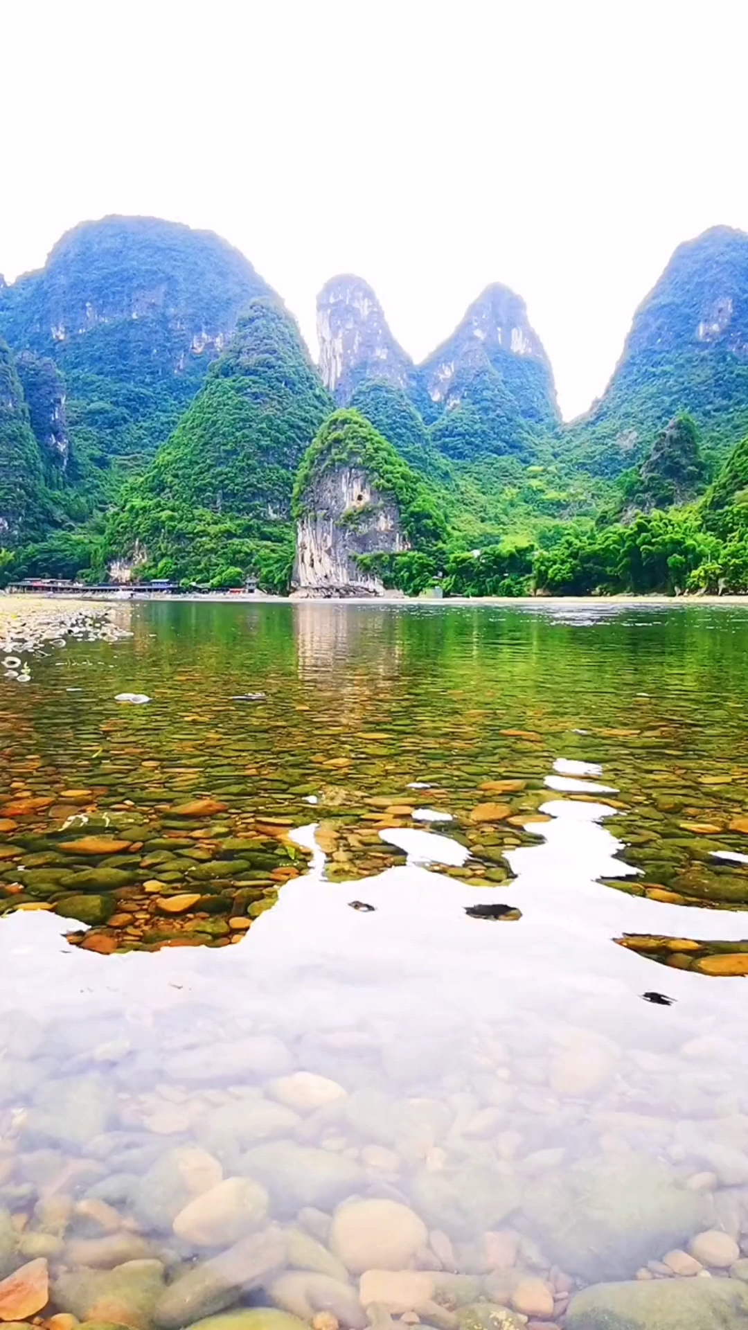 桂林风景秀丽有以漓江风光和喀斯特地貌为代表的山水景观